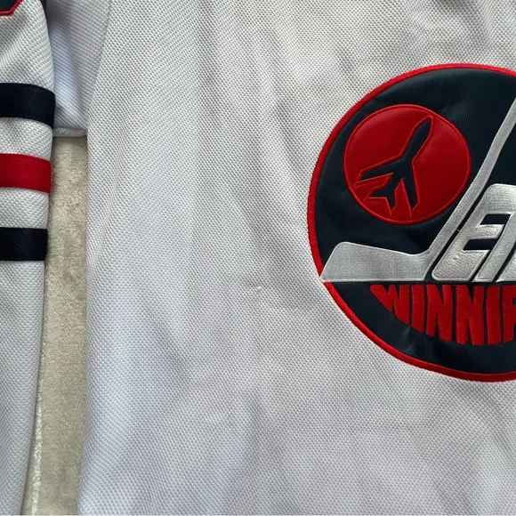 Dustin Byfuglien Winnipeg Jets Heritage Classic Jersey White Size Large - Picture 4 of 7